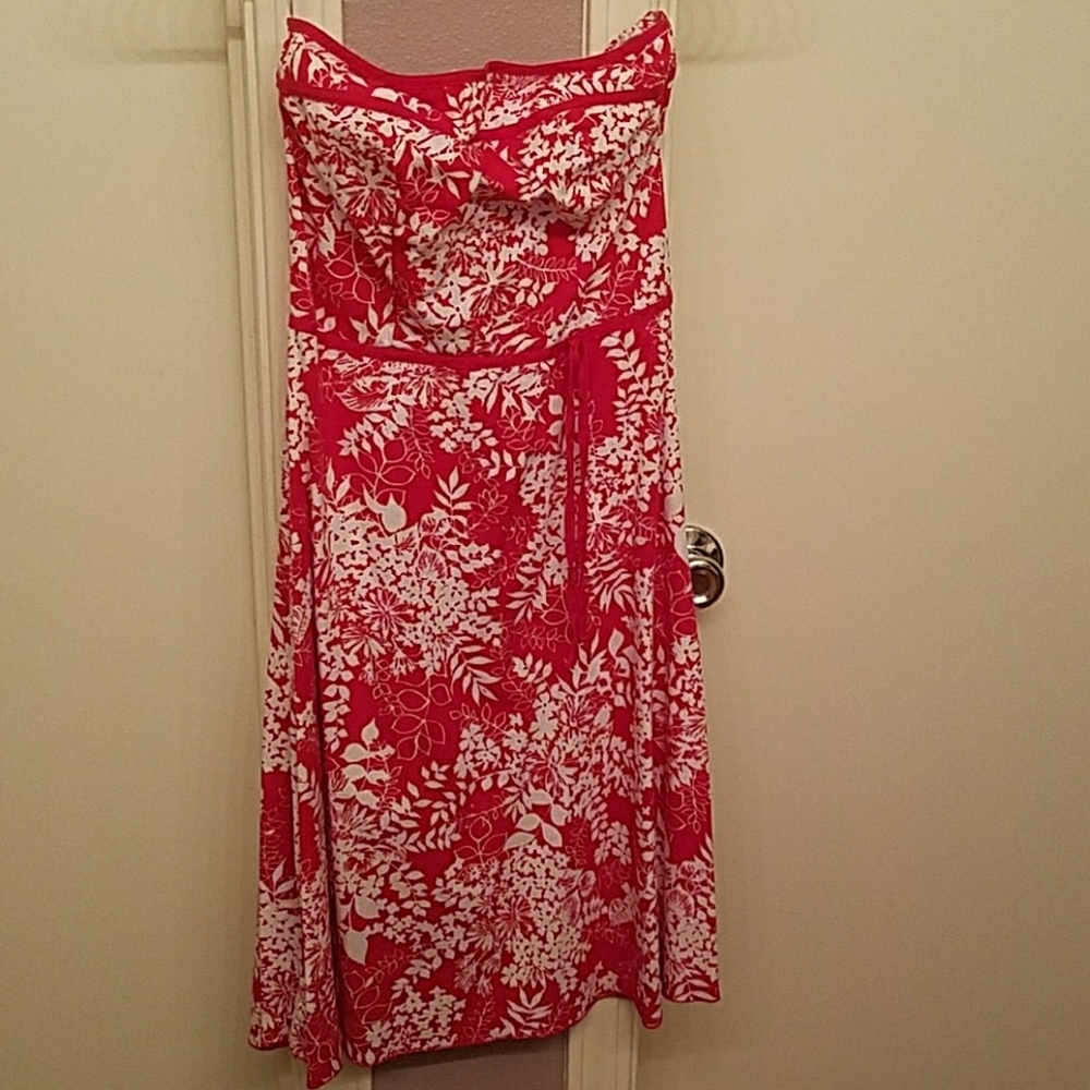 Size 3 red and white floral strapless dress.